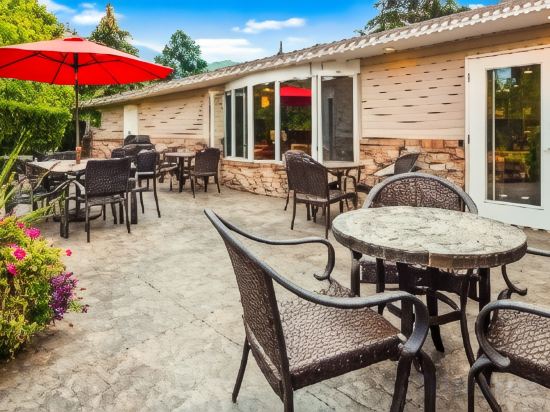 Фото Best Western Sicamous Inn