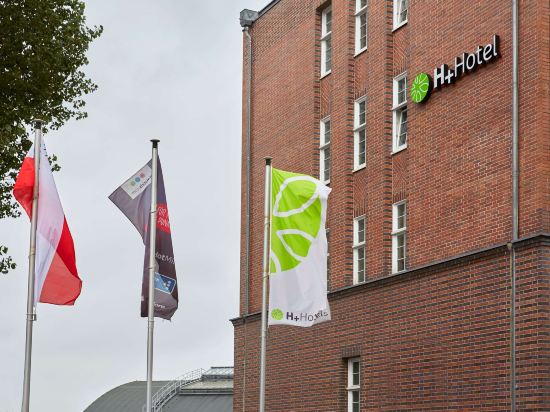 Фото H+ Hotel Lubeck