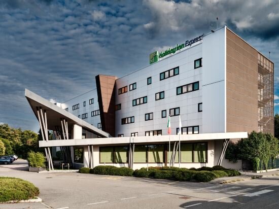 Фото Holiday Inn Express Milan - Malpensa Airport, an Ihg Hotel