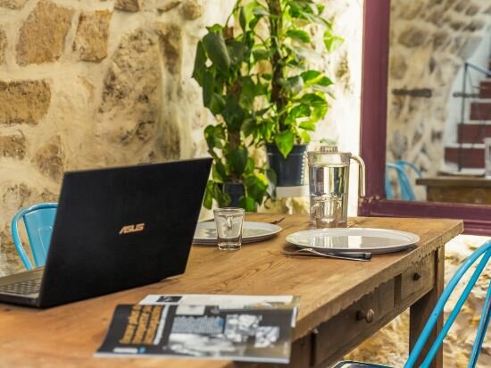 Фото Young and Happy Hostel