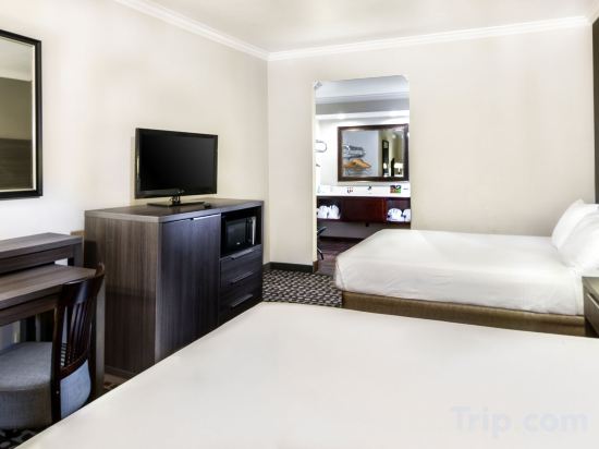 Фото Travelodge by Wyndham Commerce Los Angeles Area