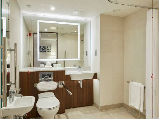 Фото Courtyard by Marriott Oxford City Centre