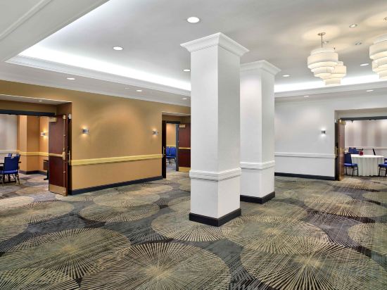 Фото Courtyard by Marriott Toronto Downtown