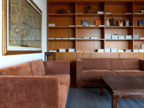 Фото LUXX Langsuan Hotel