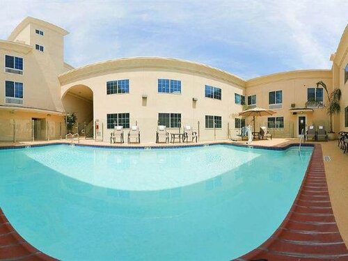 Внешний вид отеля Holiday Inn Express Hotel & Suites Hollywood Walk of Fame, an IHG Hotel в Лос-Анджелесе, фото 5