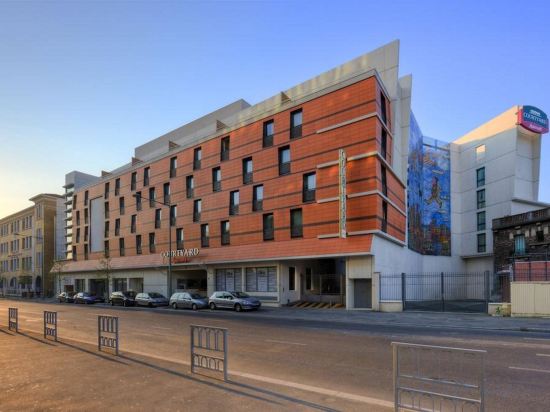 Фото Courtyard by Marriott Paris Arcueil