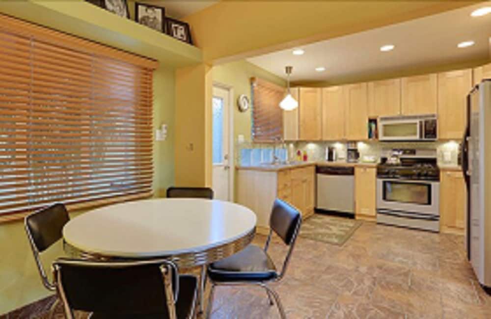 Фото Desert Riviera Hotel