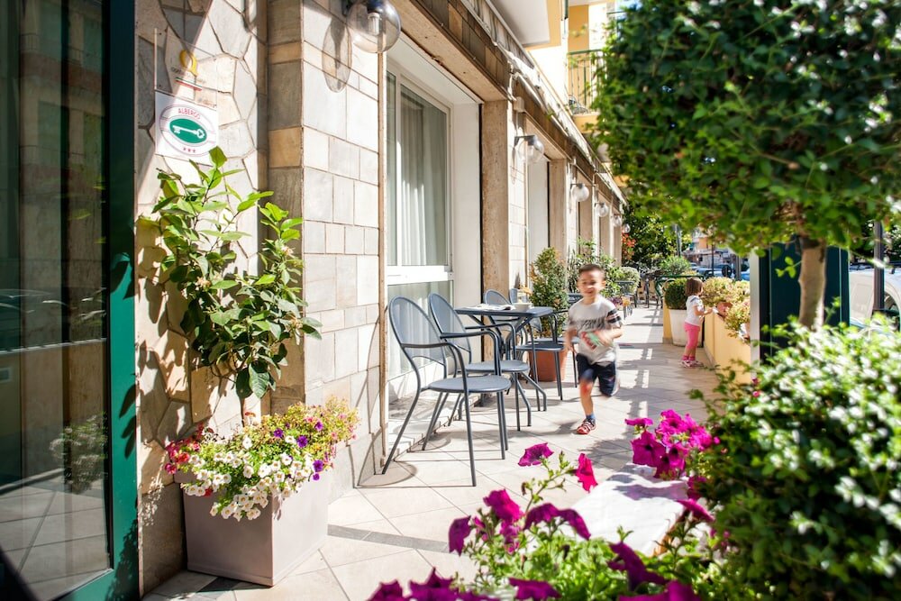 Фото отеля 3