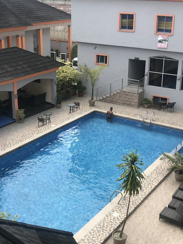 Фото Warri Wetland Hotel
