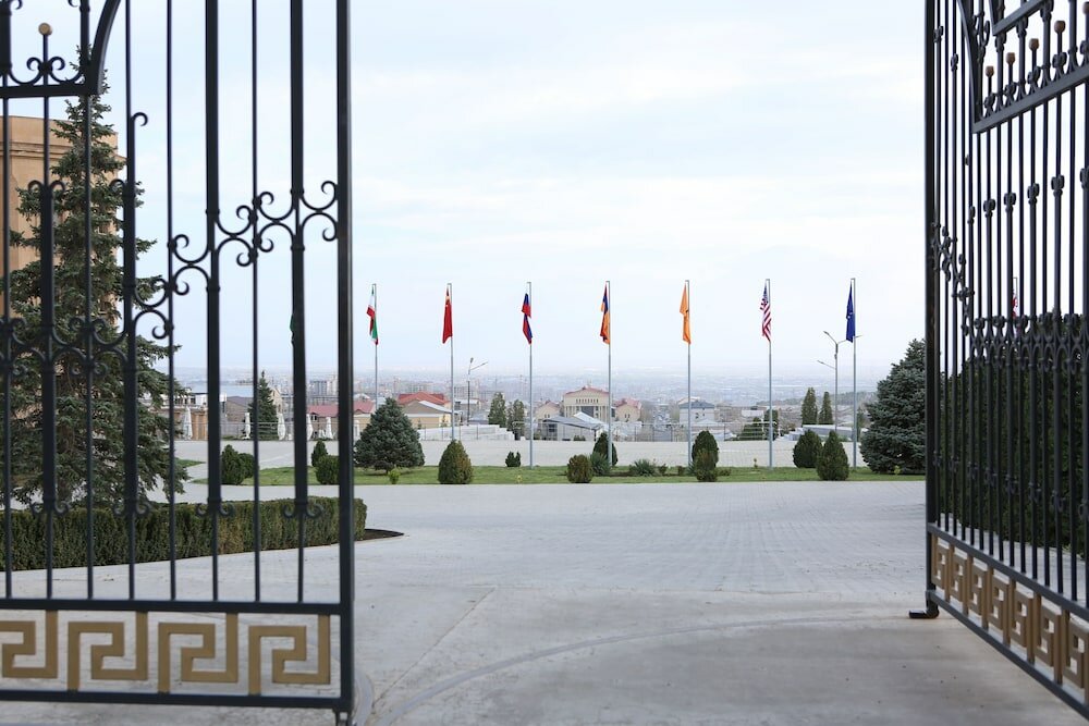 Фото Latar Комплекс