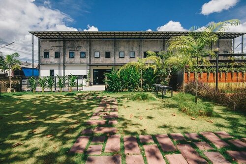 Хостел The Tree Sleep and Space в Транге