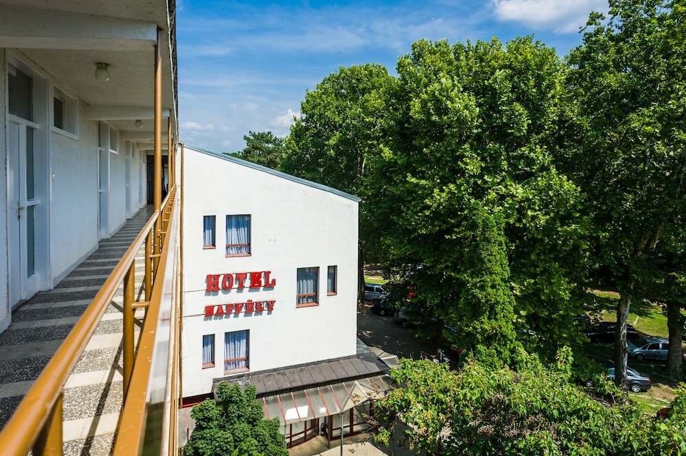 Фото Ce Napfény Hotel