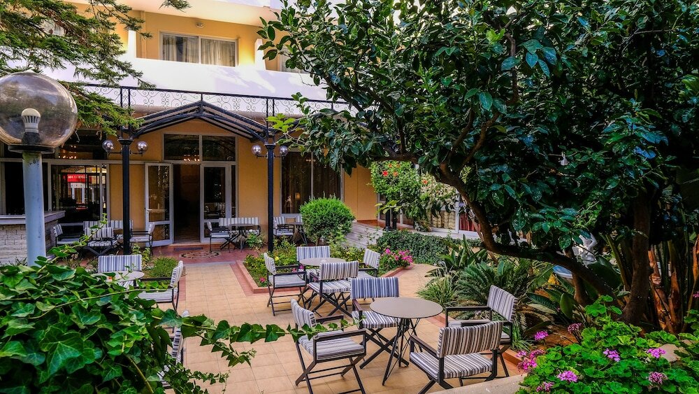 Фото отеля 2