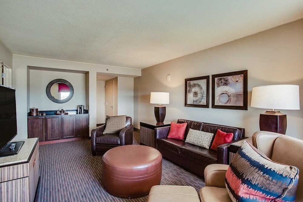 Фото Overton Hotel and Conference Center