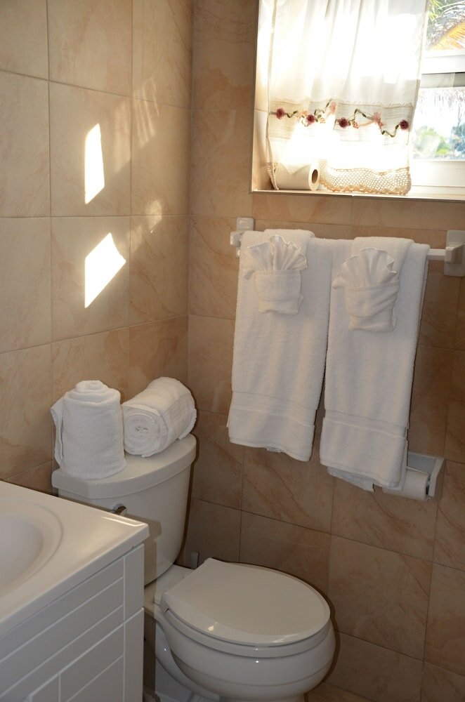 Фото Hollywood Beach Resort- Beautiful Large Studio