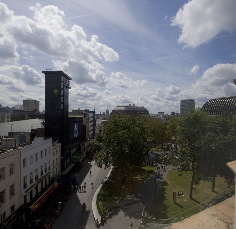 Фото Victory House Leicester Square