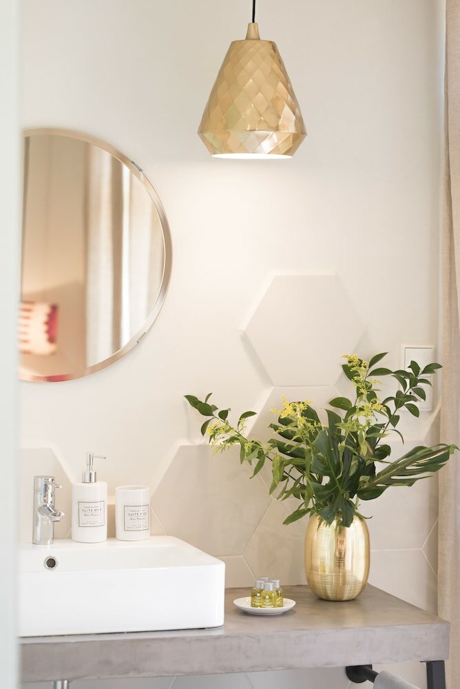 Фото The Corner House