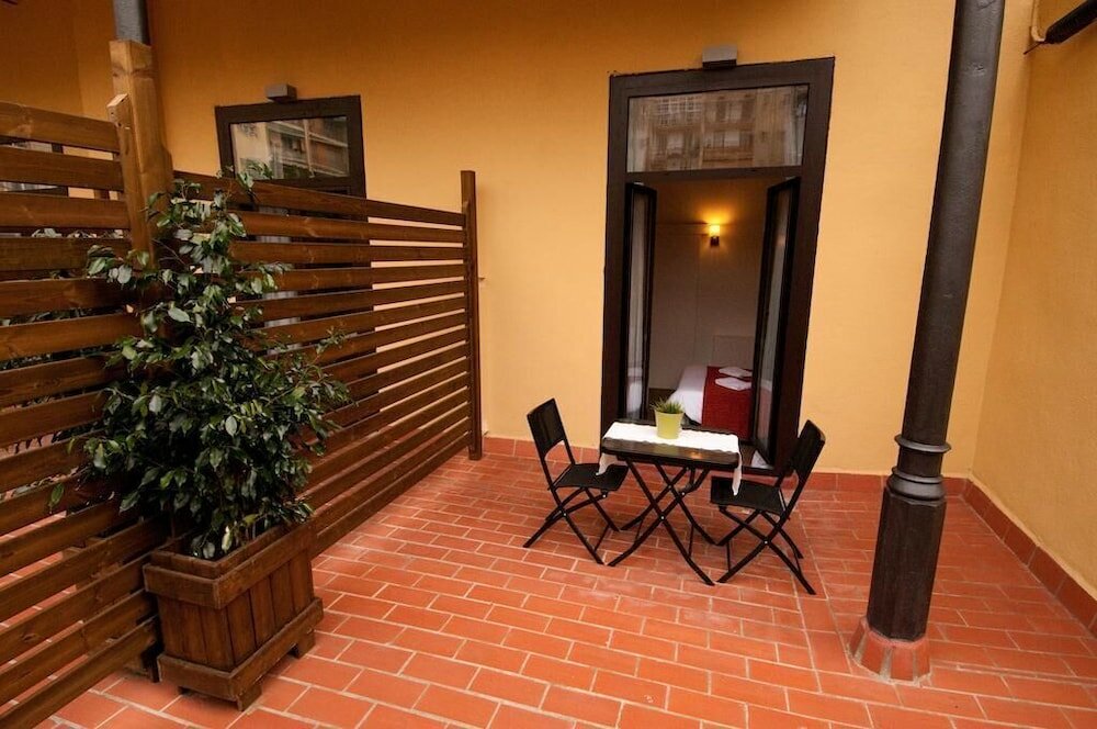 Фото Hostal Live Barcelona