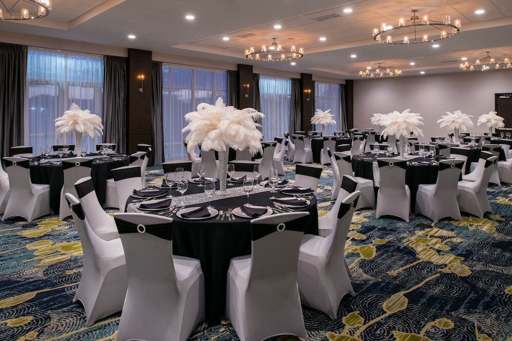 Фото Holiday Inn & Suites Farmington Hills - Detroit Nw