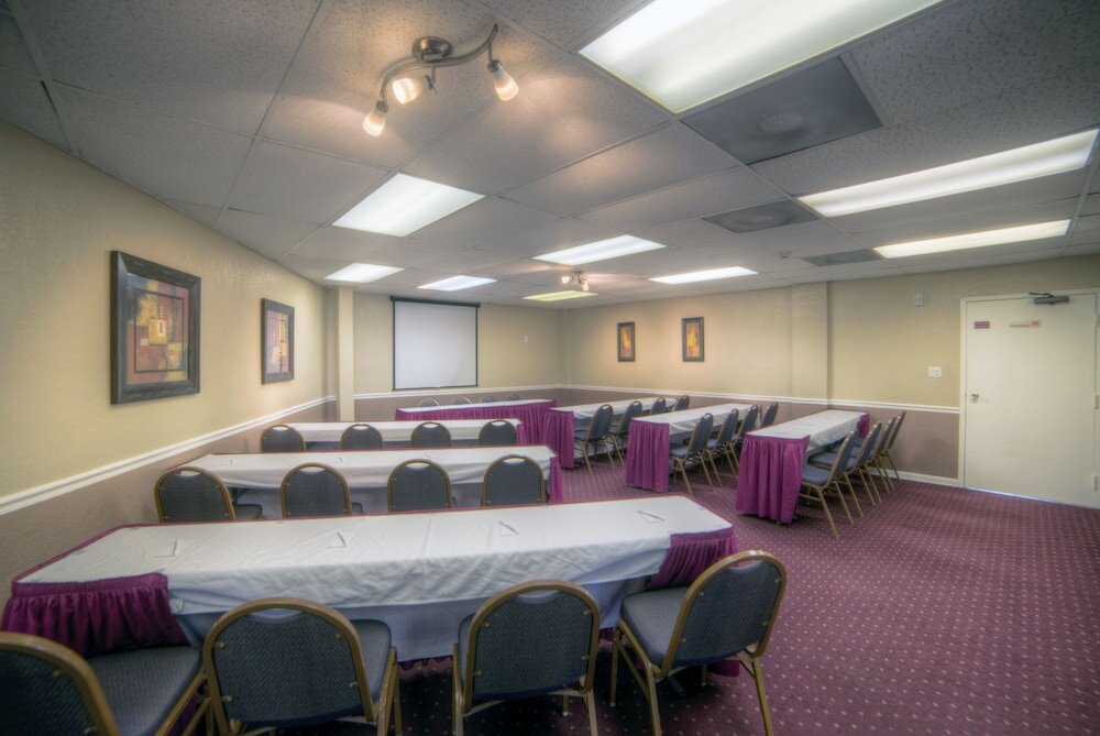 Фото Sailport Waterfront Suites