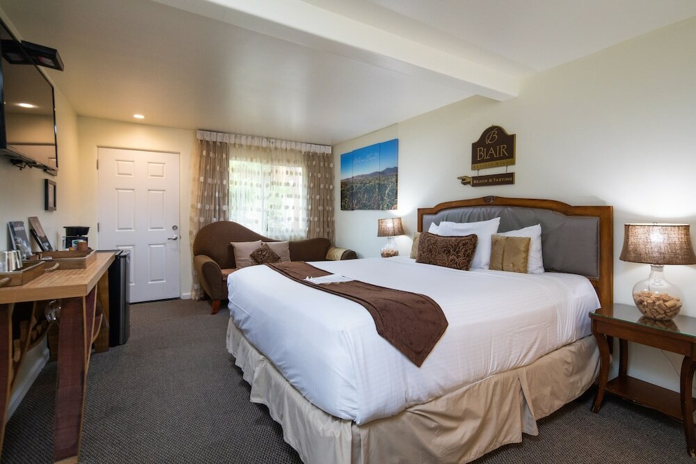 Фото Vendange Carmel Inn & Suites