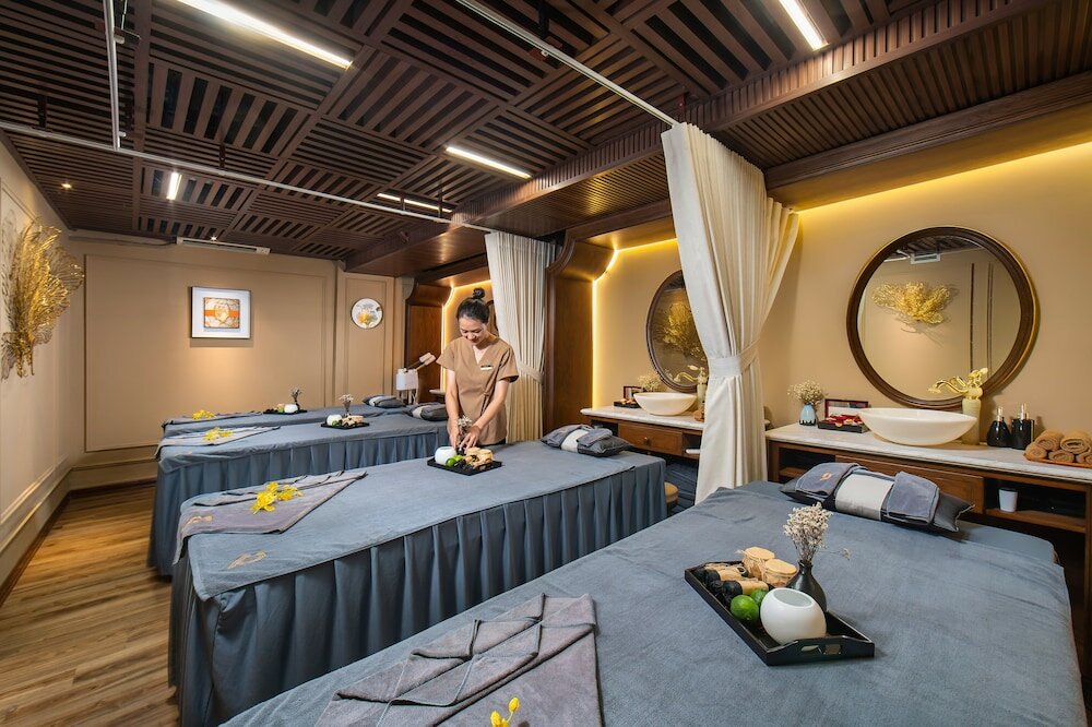 Фото The Q Hotel Hanoi