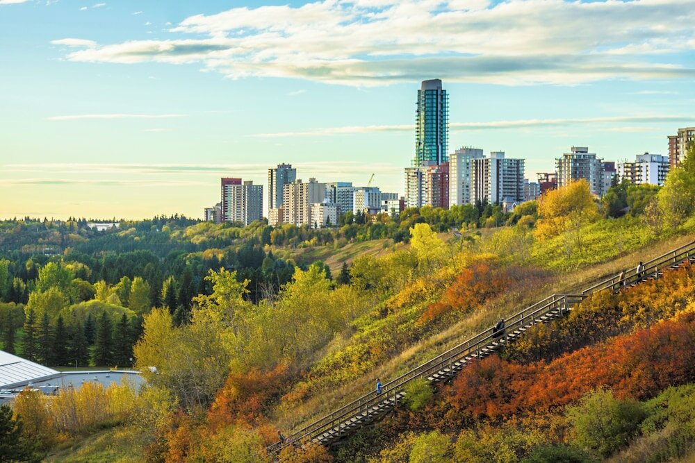 Фото Delta Edmonton Centre Suite Hotel