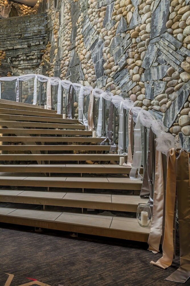 Фото Four Points by Sheraton Edmonton South