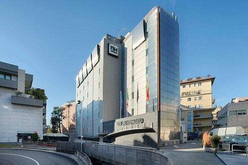 Внешний вид отеля Nh Bergamo в Бергамо, фото 1