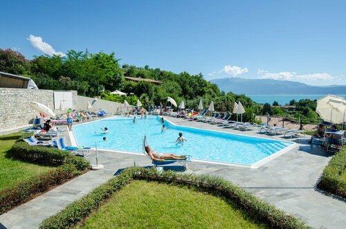 Внешний вид отеля Hotel Belvedere в Манерба-дель-Гарде, фото 2