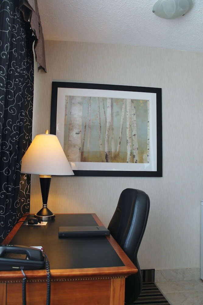 Фото Best Western Plus Suites Downtown