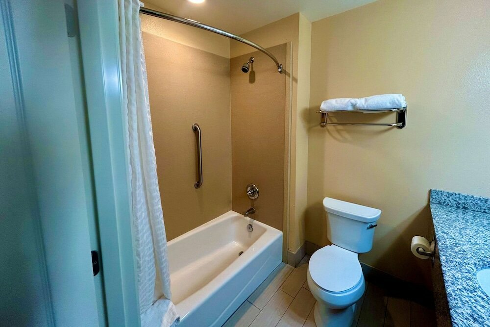 Фото Best Western Plus Desert Poppy Inn