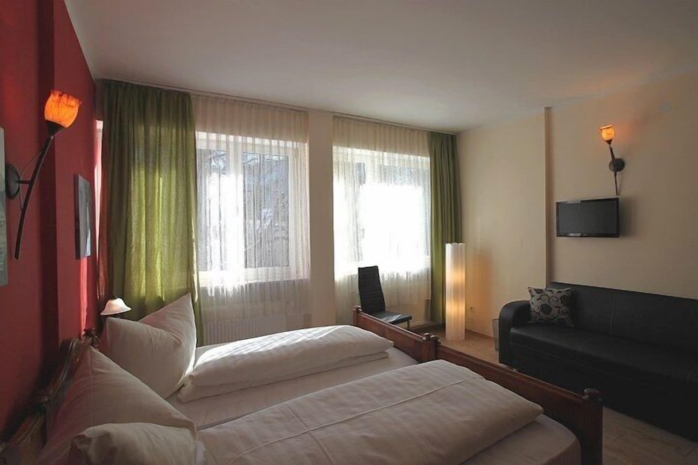 Фото отеля 2