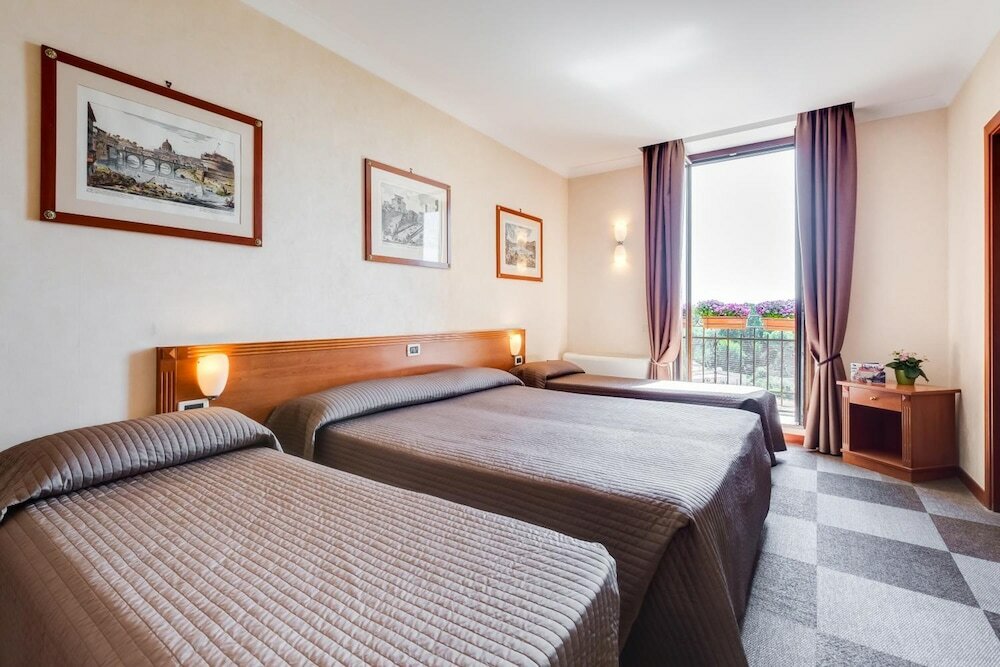 Фото Romoli Hotel