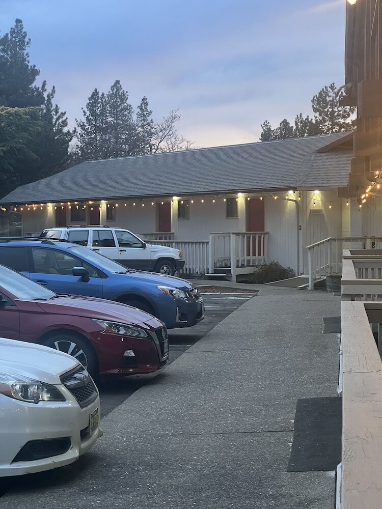 Фото Cedarwood Inn of Ashland