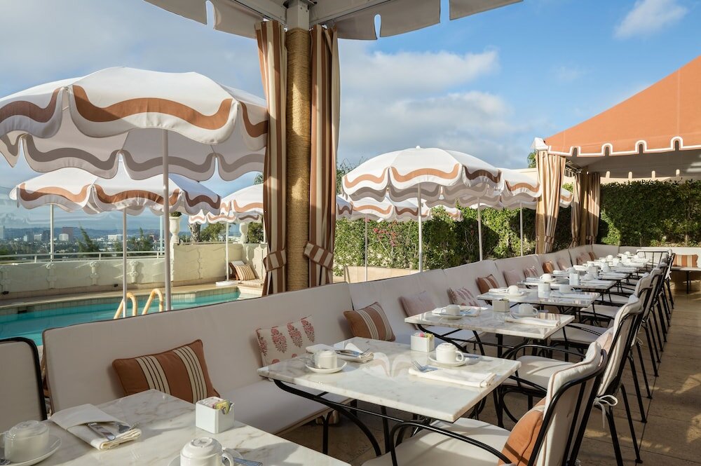 Фото Sunset Tower Hotel