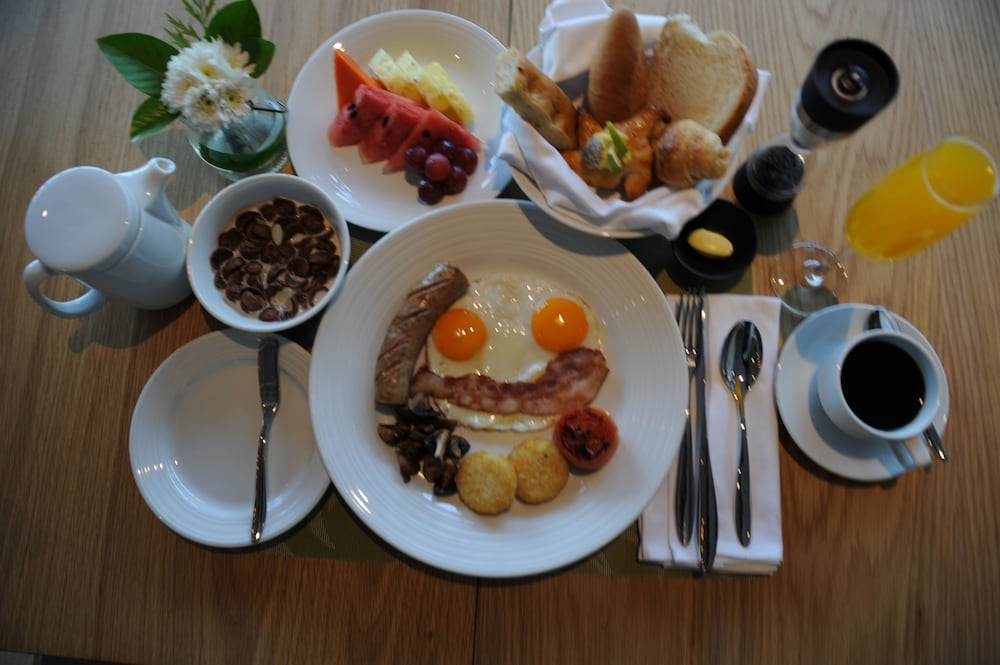 Фото Oakwood Hotel and Residence Sri Racha