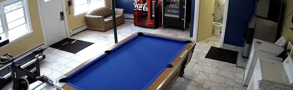 Фото Swiss Chalets Village Inn