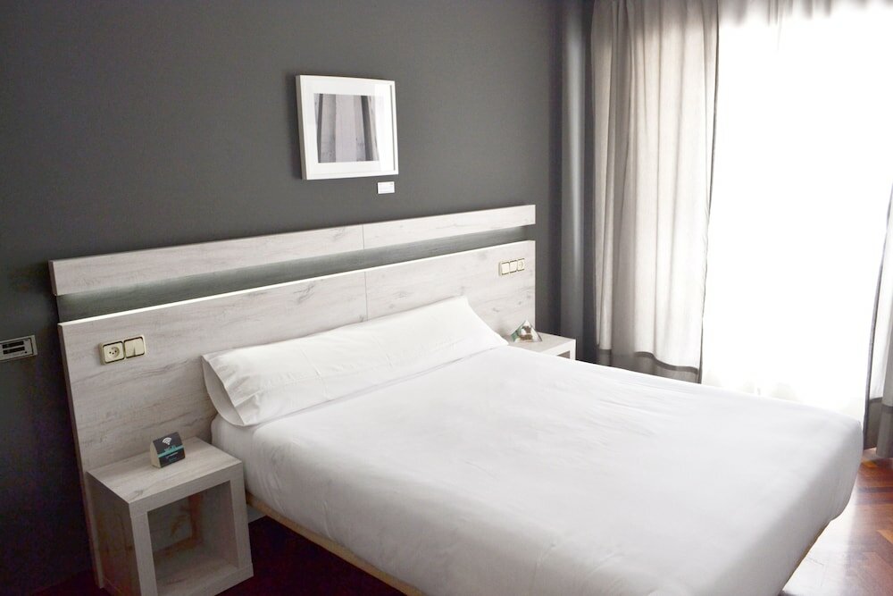 Фото Hostal Alda Puerta Coruña