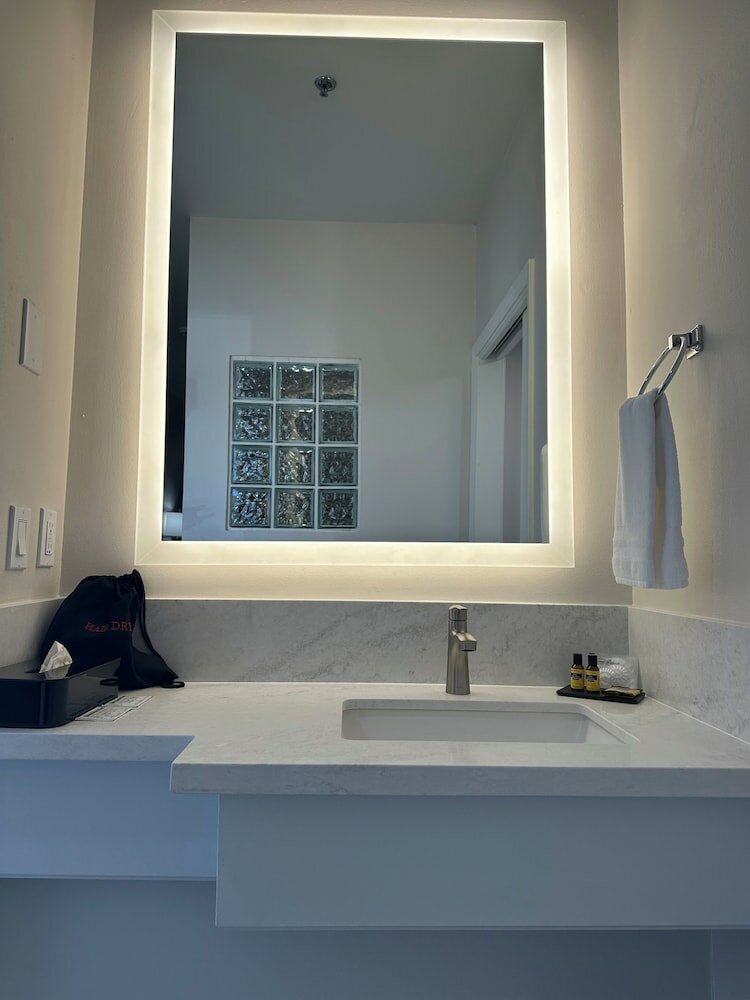 Фото University Park Inn & Suites