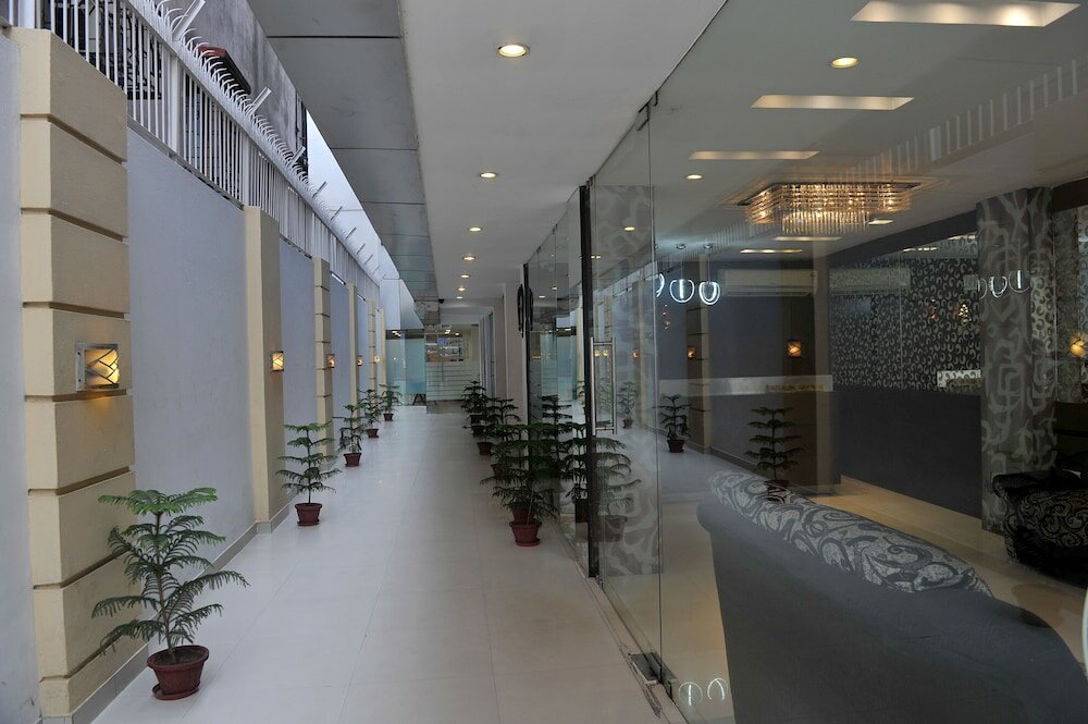 Фото Lee International