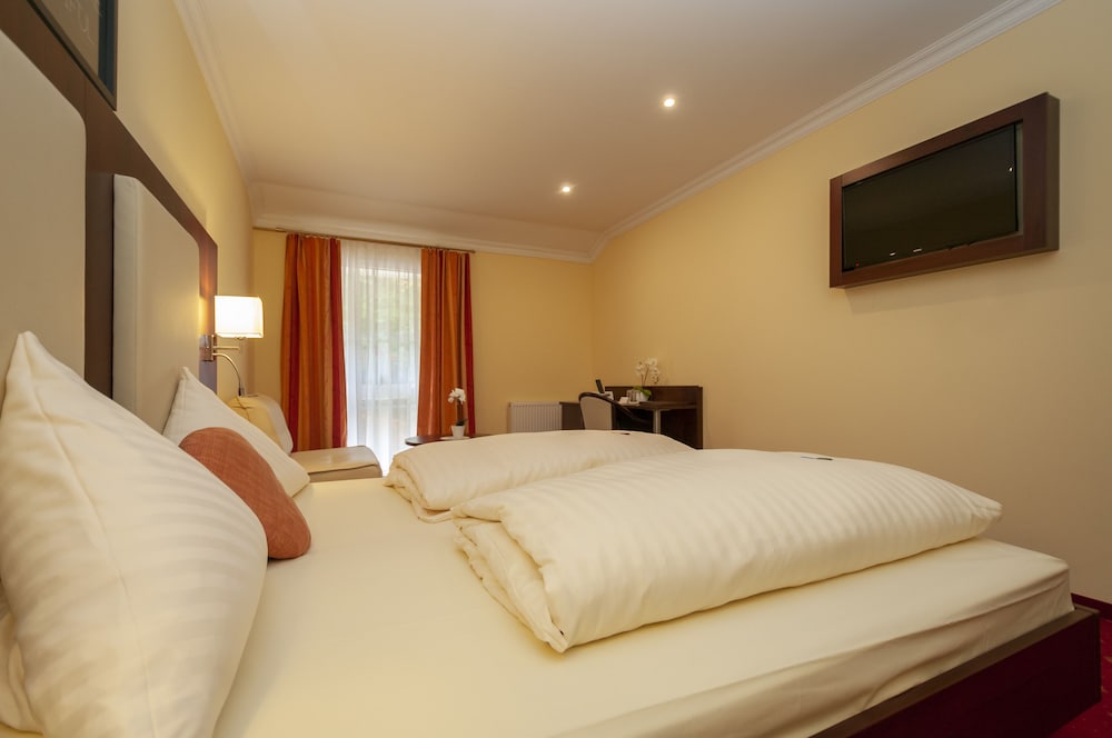 Фото Hotel Grüne Tanne