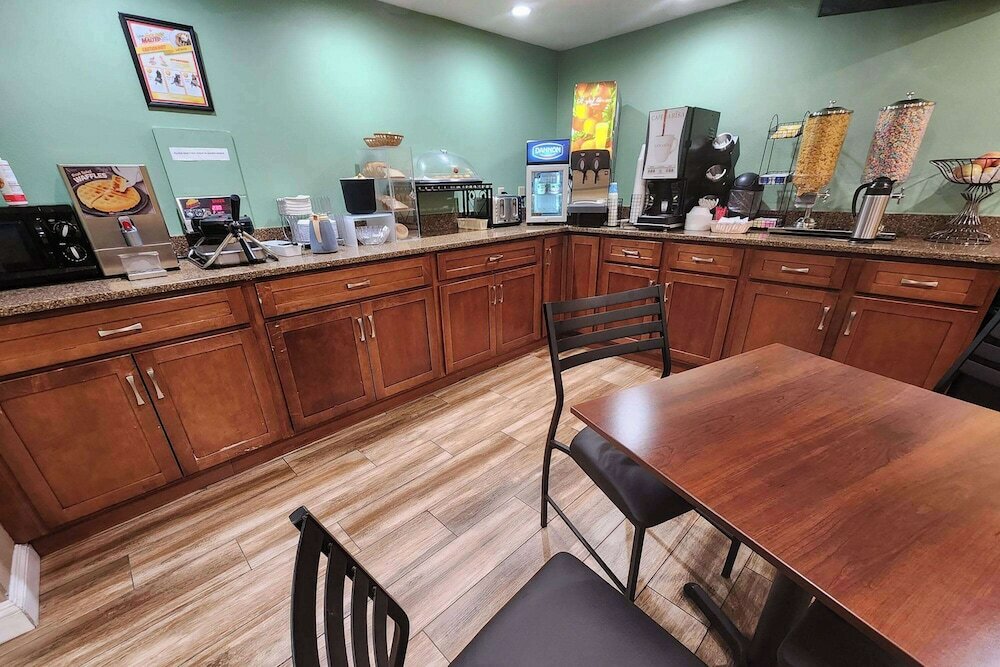 Фото Americas Best Value Inn Manteca