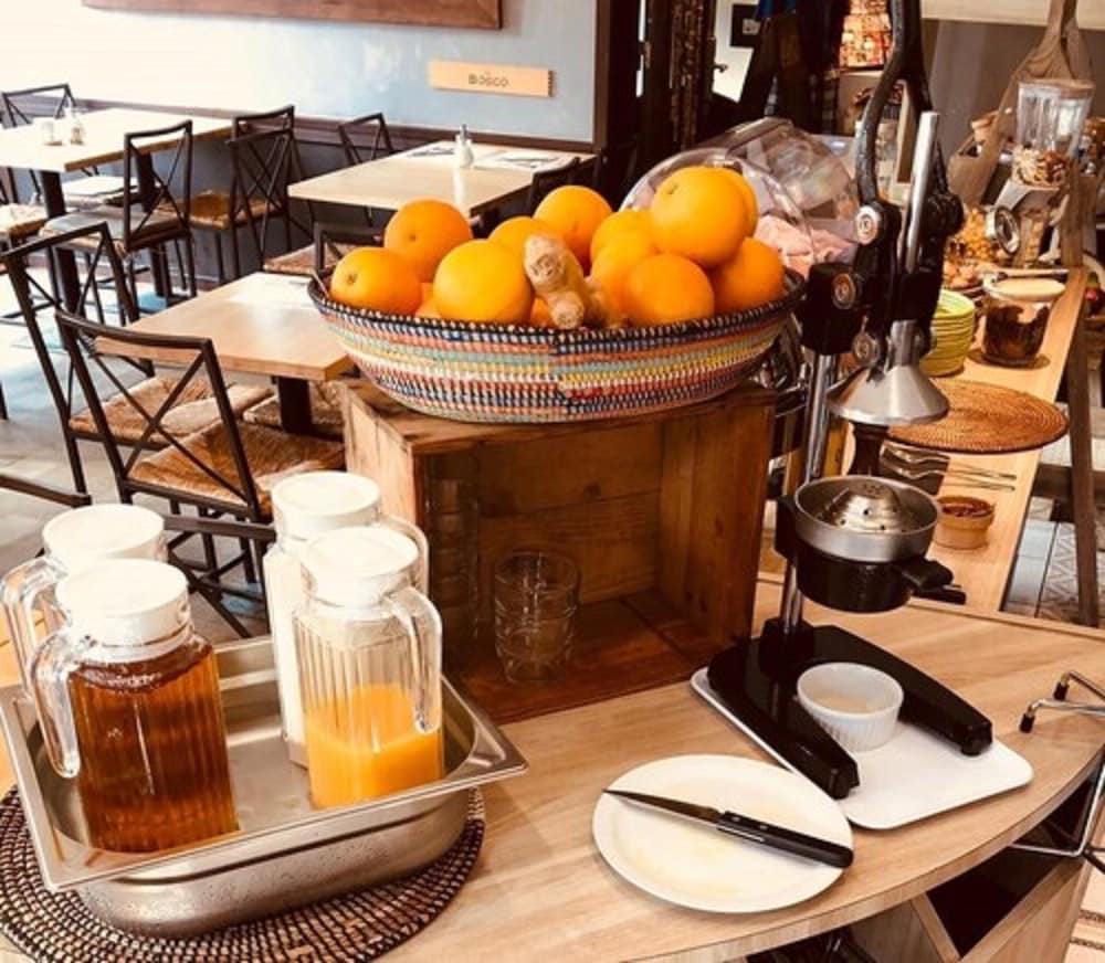 Фото B-aparthotel Regent