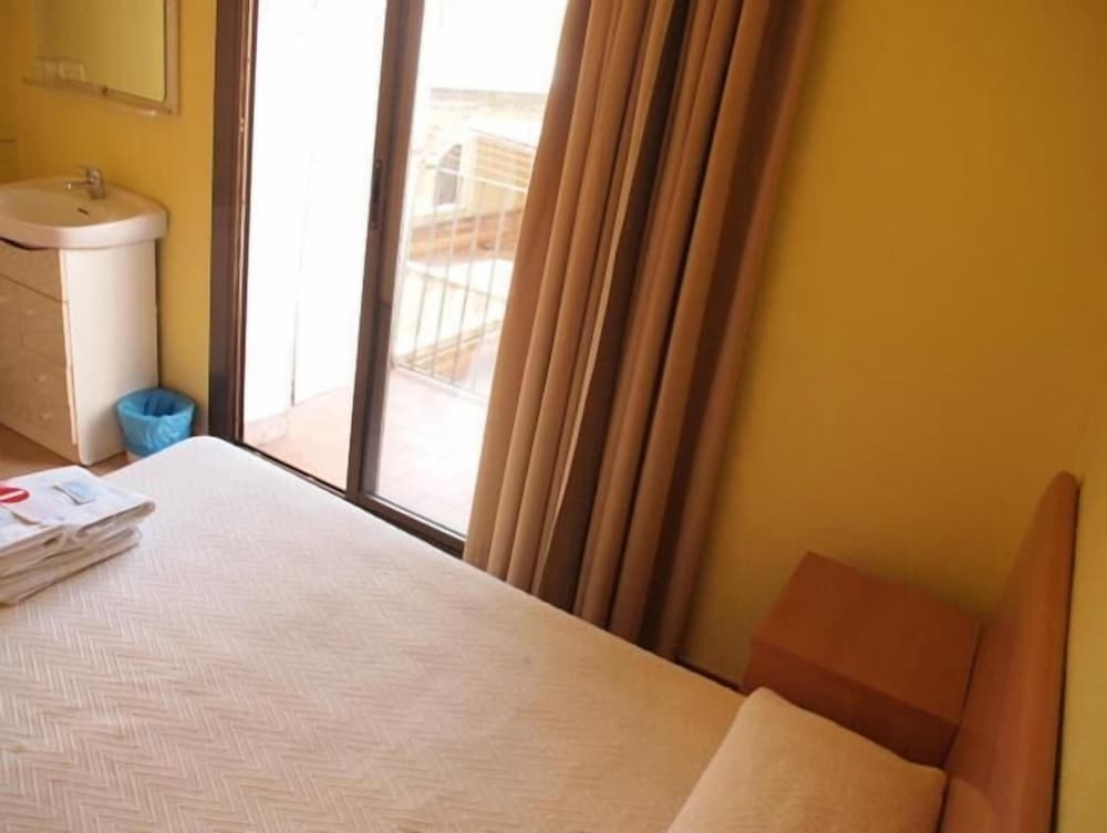 Фото Hostal Delfos