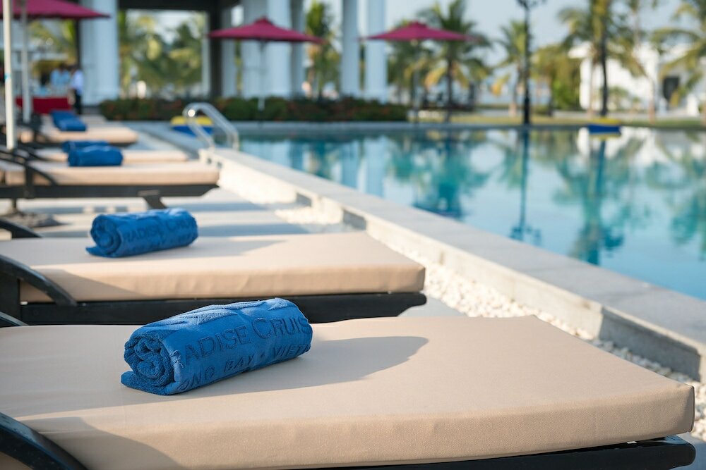 Фото Paradise Suites Hotel