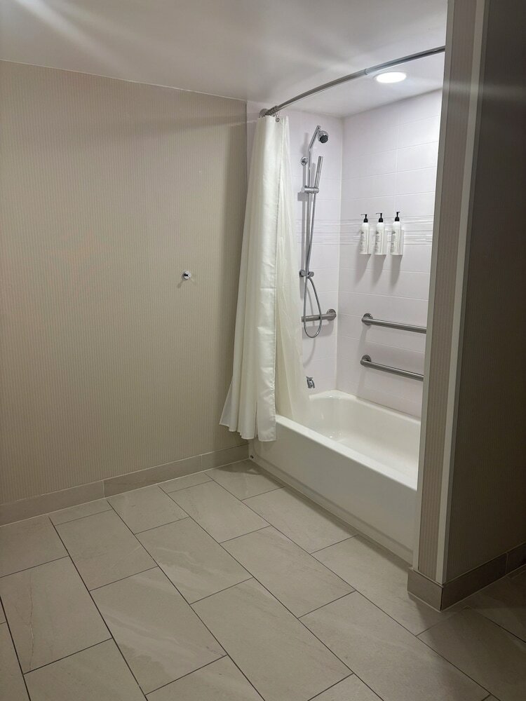 Фото Delta Hotels by Marriott Indianapolis Airport