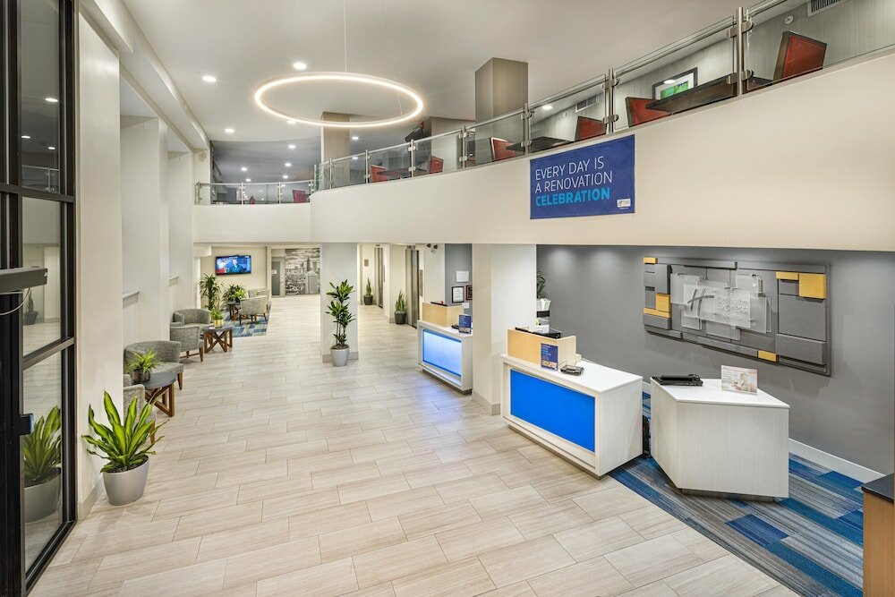 Фото Holiday Inn Express and Suites Atlanta Downtown, an Ihg Hotel