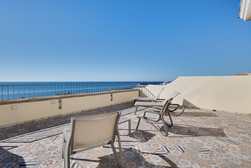 Фото Hotel de La Ville