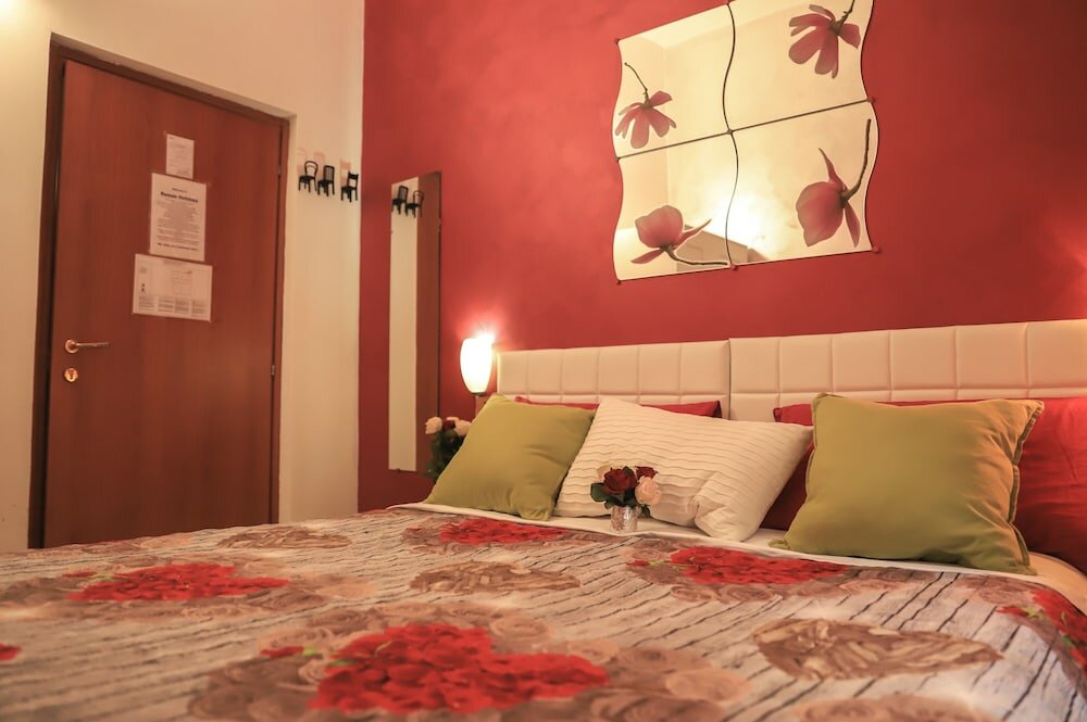 Фото Roman Holidays Hostel